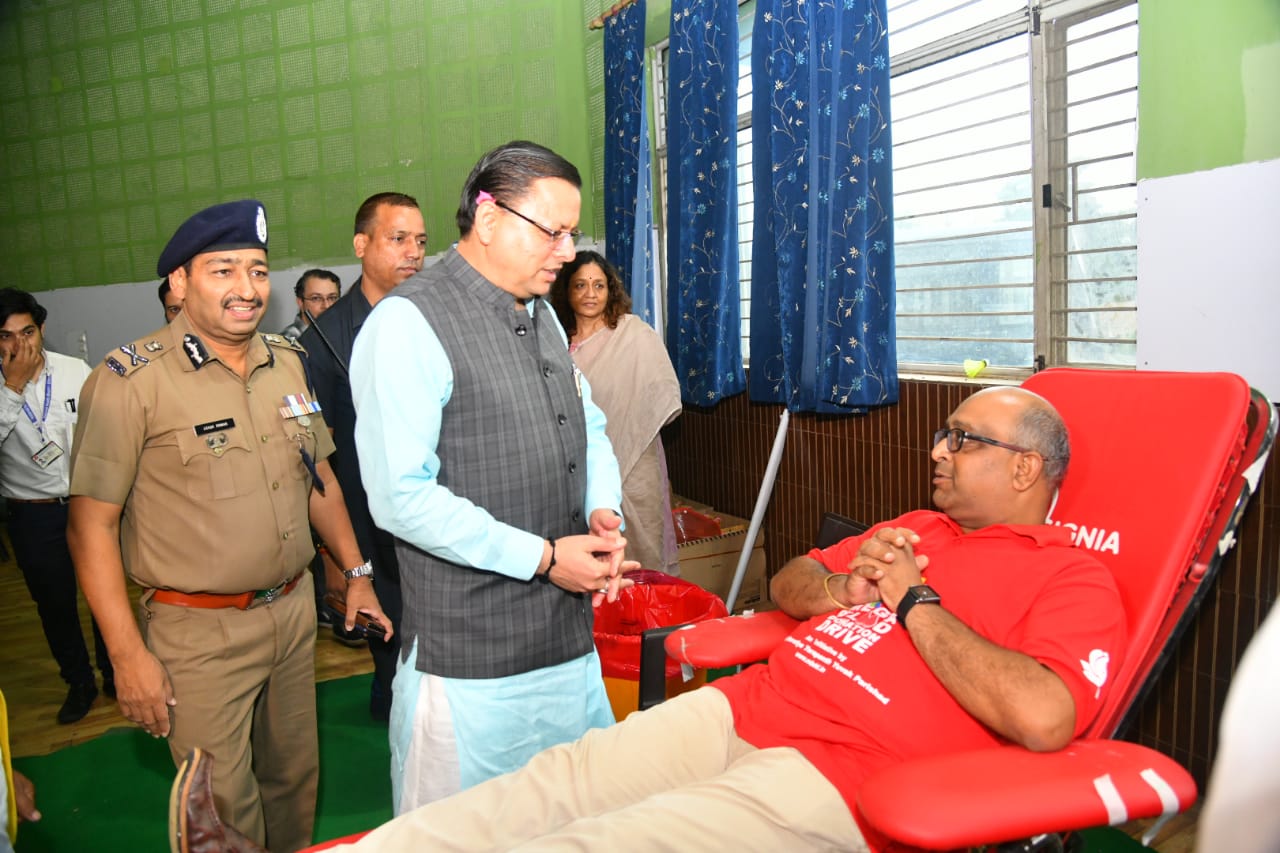 मुख्यमंत्री पुष्कर सिंह धामी ने पुलिस लाईन देहरादून में प्रधानमंत्री नरेन्द्र मोदी के जन्म दिवस के अवसर पर आयोजित रक्तदान अमृत महोत्सव कार्यक्रम में प्रतिभाग किया,,,।