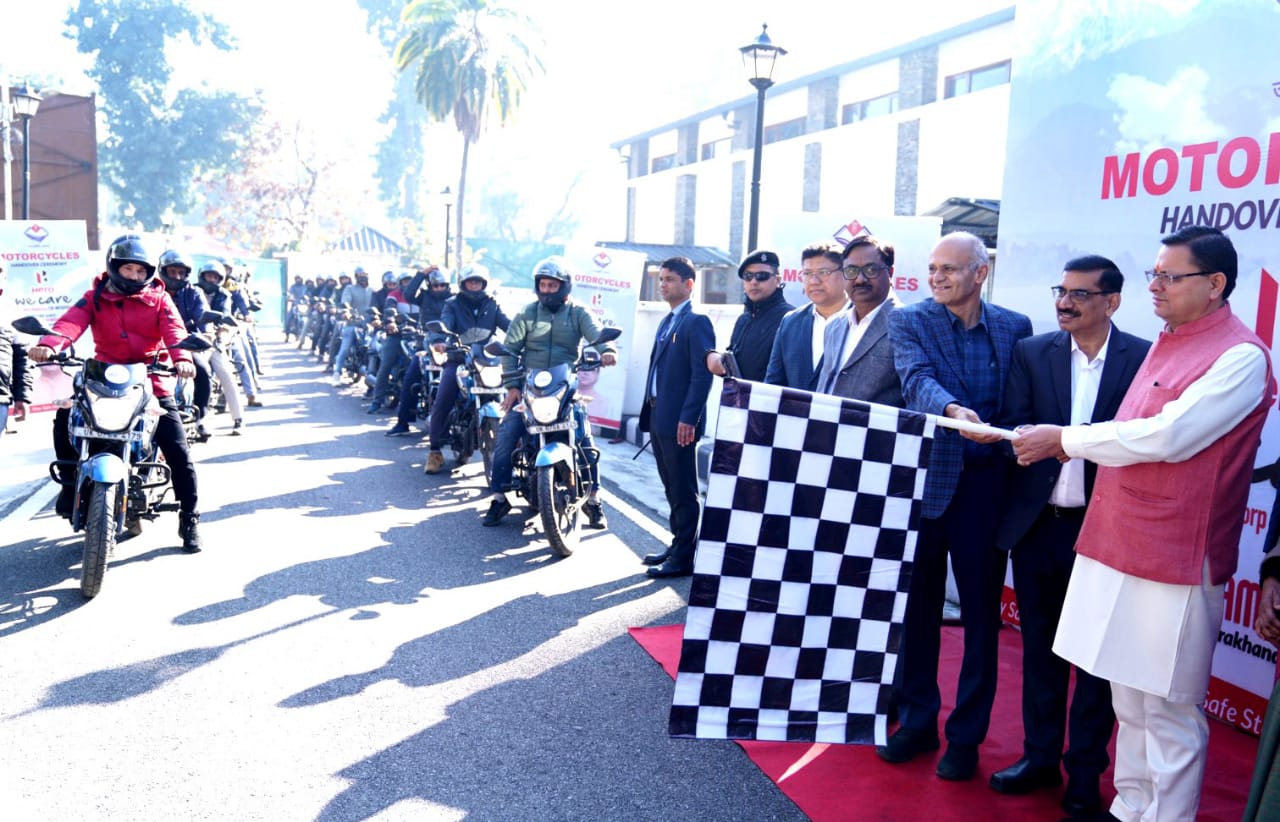 मुख्यमंत्री पुष्कर सिंह धामी ने हीरो मोटोकॉर्प लि. द्वारा राजस्व विभाग को उपलब्ध कराई गई 320 मोटर साइकिलों का फ्लैग ऑफ किया,,,।