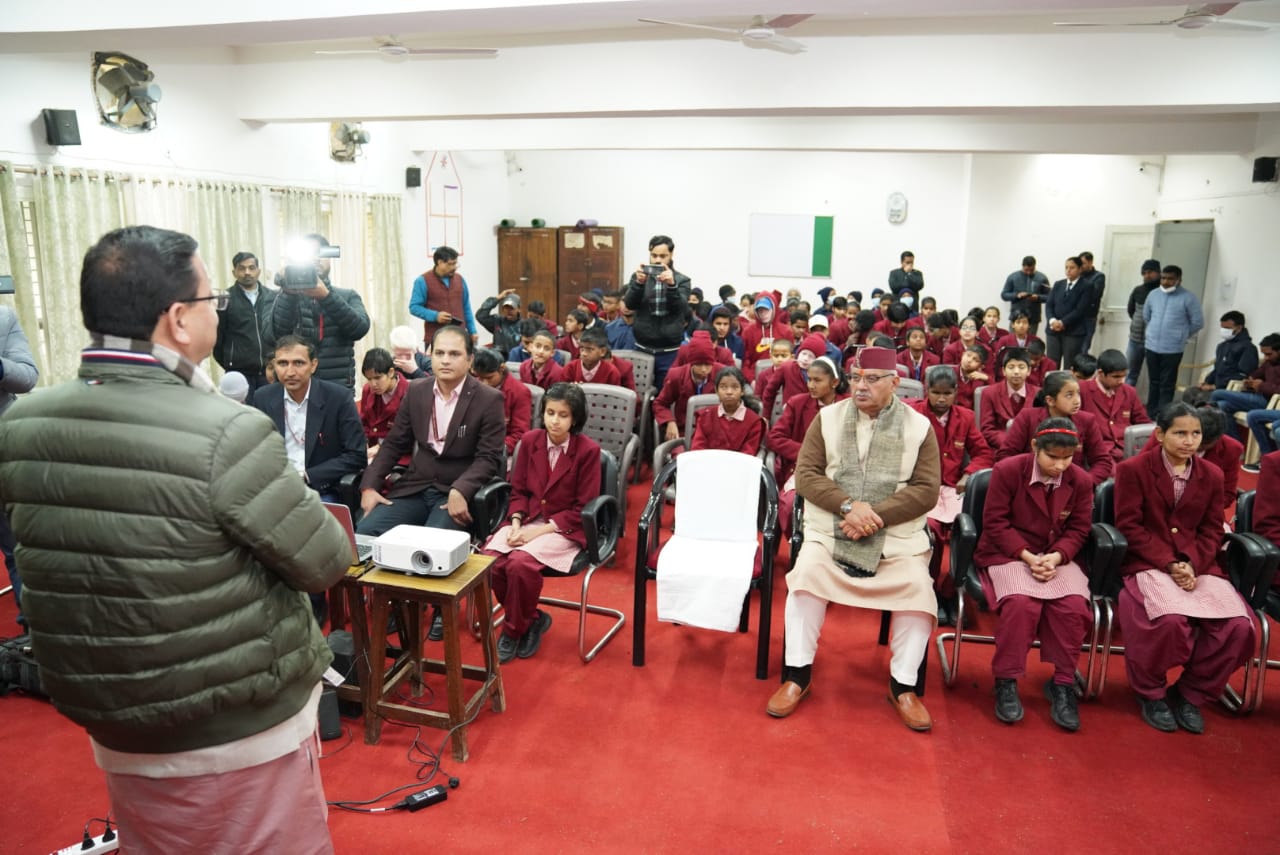 मुख्यमंत्री धामी ने राष्ट्रीय दृष्टि दिव्यांगजन सशक्तिकरण संस्थान के बच्चों के साथ सुनी मन की बात,,,।