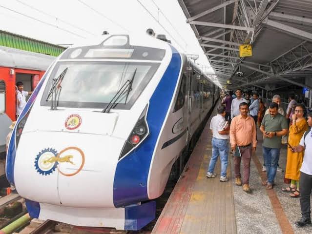26 मार्च से होगा दून से लखनऊ के बीच वंदे भारत ट्रेन का नियमित संचालन, जानिए क्या होगा किराया,,,।