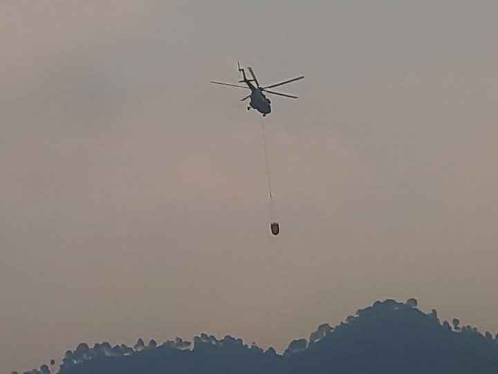 पौड़ी जिले में जंगलों की आग पर काबू पाने के लिए एयर फोर्स की मदद ली जा रही है,,,।