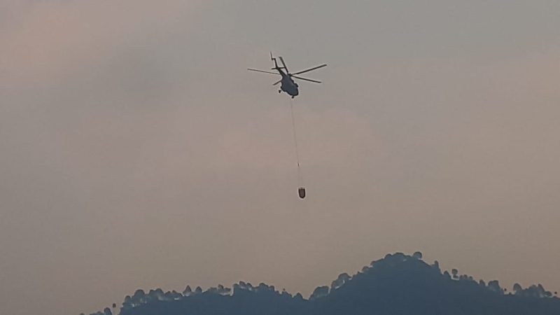 पौड़ी जिले में जंगलों की आग पर काबू पाने के लिए एयर फोर्स की मदद ली जा रही है,,,।