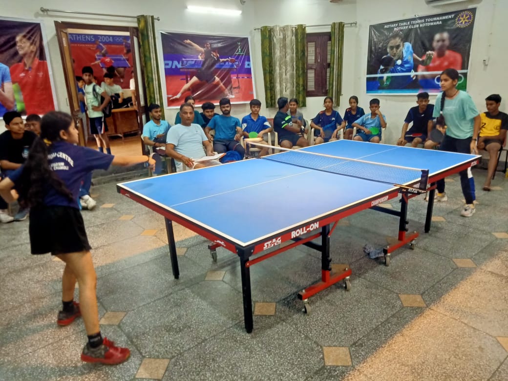 तीन दिवसीय रोटरी टेबल टेनिस टूर्नामेन्ट के दूसरे व तीसरे दिन विभिन्न स्पर्धाओ में मैच खेले गये,,,।