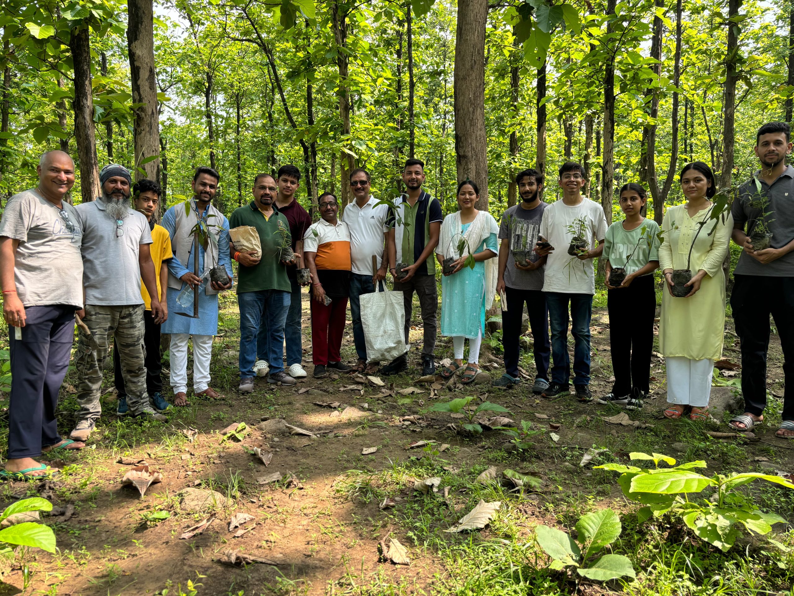 ग्रीन आर्मी देवभूमि उत्तराखंड और ग्रीन प्लस सोसाइटी ने किया पौधा रोपण,,,।