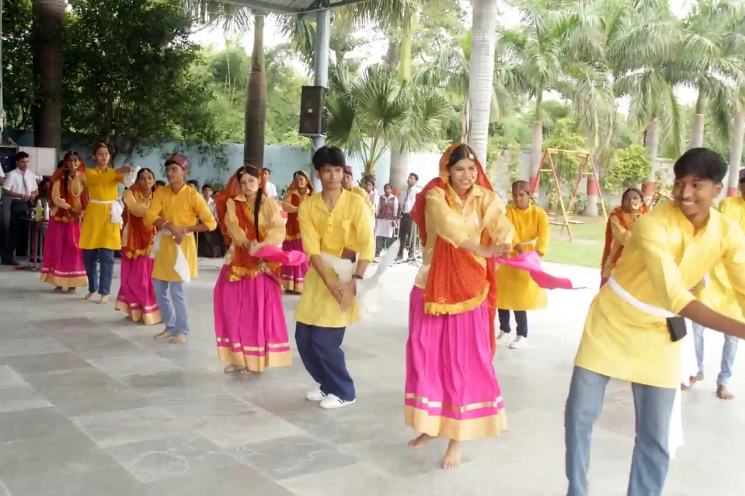 कोटद्वार तेलीपाड़ा स्थित आर. पी पब्लिक स्कूल में शिक्षक दिवस समारोह रंगारंग कार्यक्रमों से मनाया गया,,,।