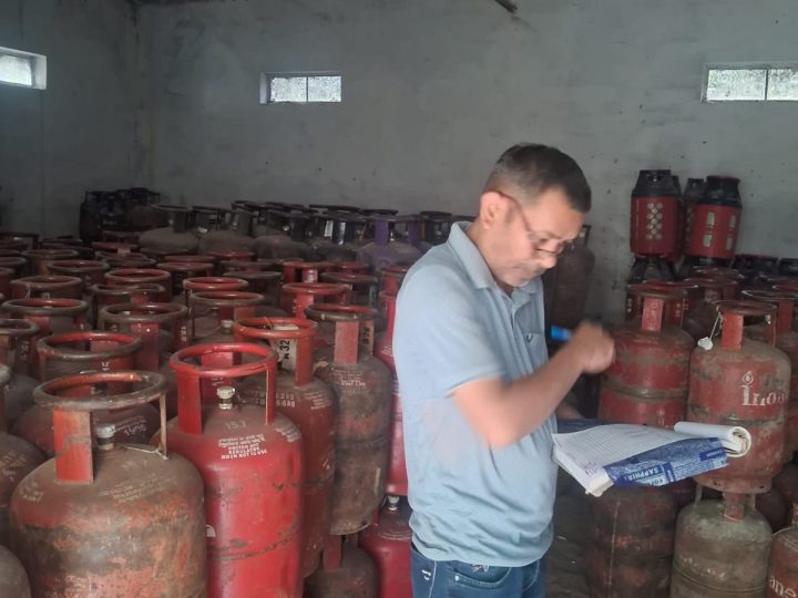 एलपीजी आपूर्ति व्यवस्था पर कड़ी निगरानी, 06 गैस गोदामों और पेटी डीजल डीलर का औचक निरीक्षण,,,।