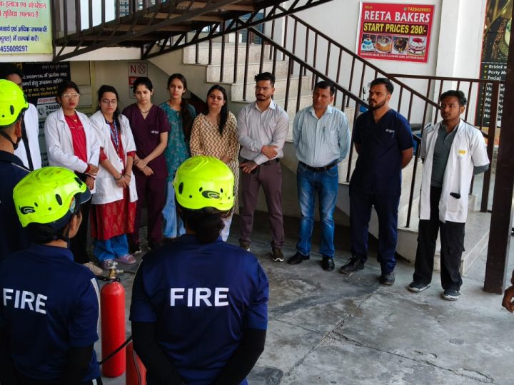 कोटद्वार: के.एम.सी. हॉस्पिटल बालासौड़ के स्टाफ/कर्मचारियों को अग्निशमन यंत्रों के बारे में प्रशिक्षण दिया गया,,,।
